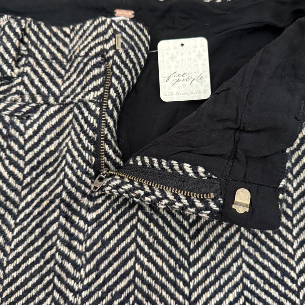 Free People Mille-fleurs Wool Blend Black Herringbone Micro Skirt Size 8 NEW - Picture 4 of 9